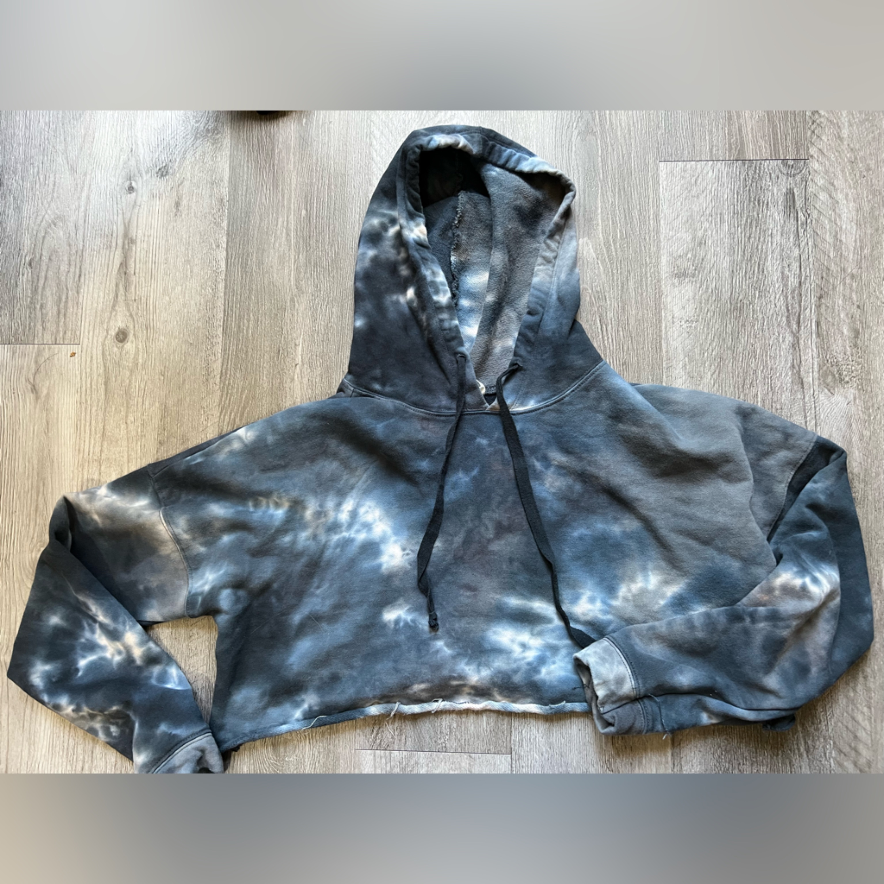 American Threads Cropped Pullover